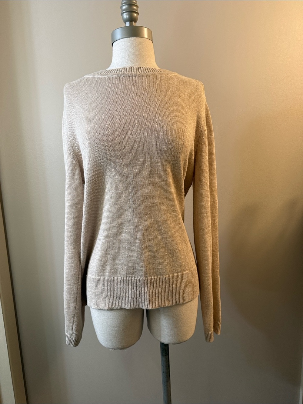 Banana rRpublic classic Crewneck Women's Sweater in Light Beige